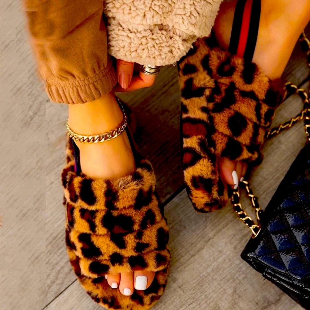Leopard slippers